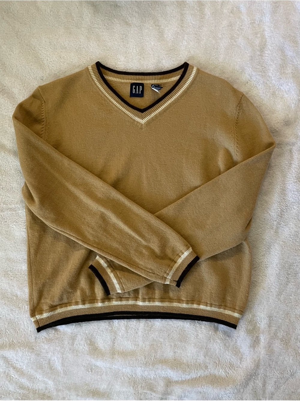 GAP V-Neck Sweater in Camel with Black & Cream Trim